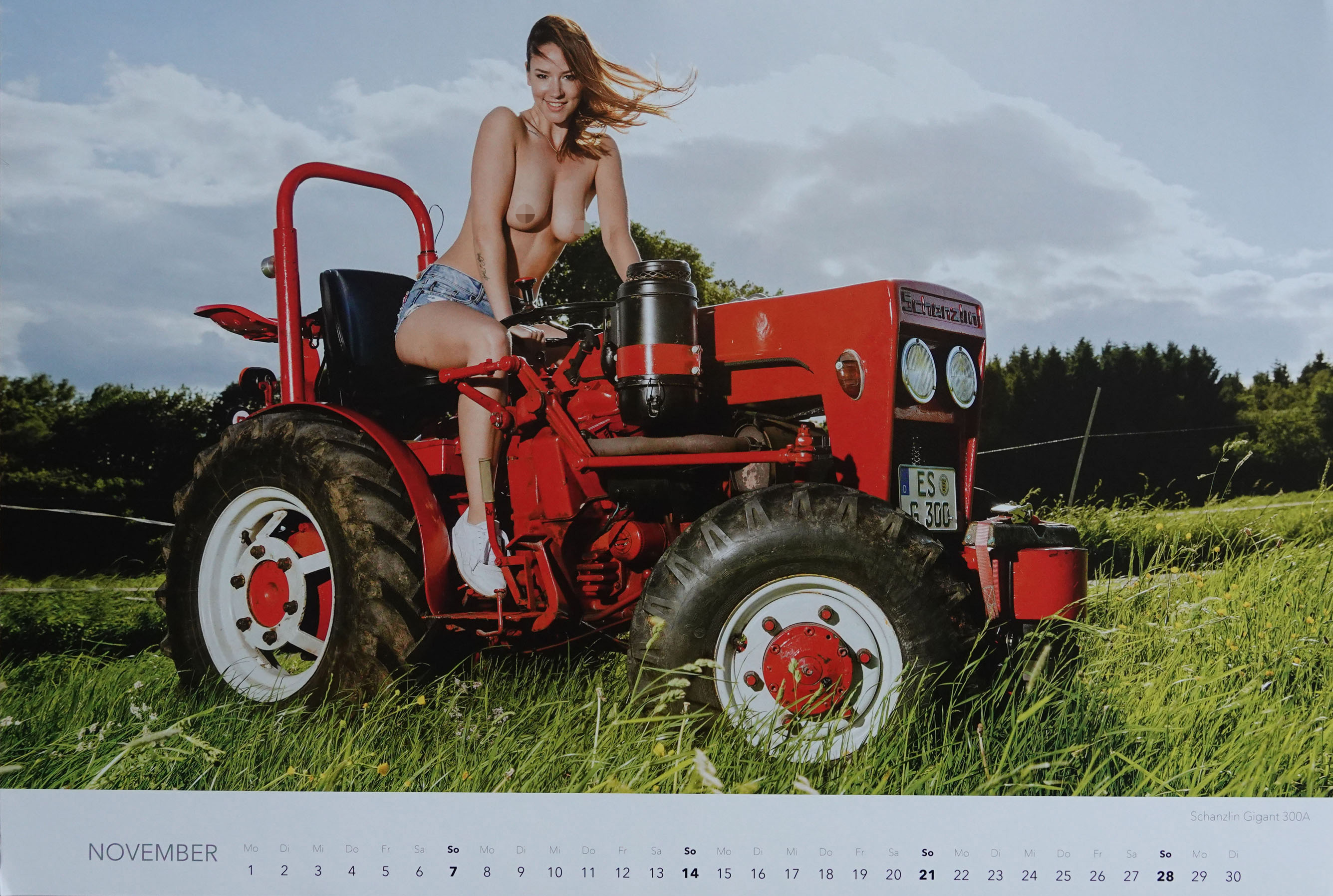 naked women on farm