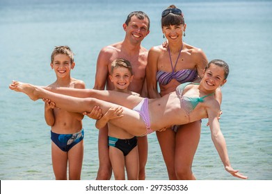 carol edmisten recommends nudist family beach fun pic
