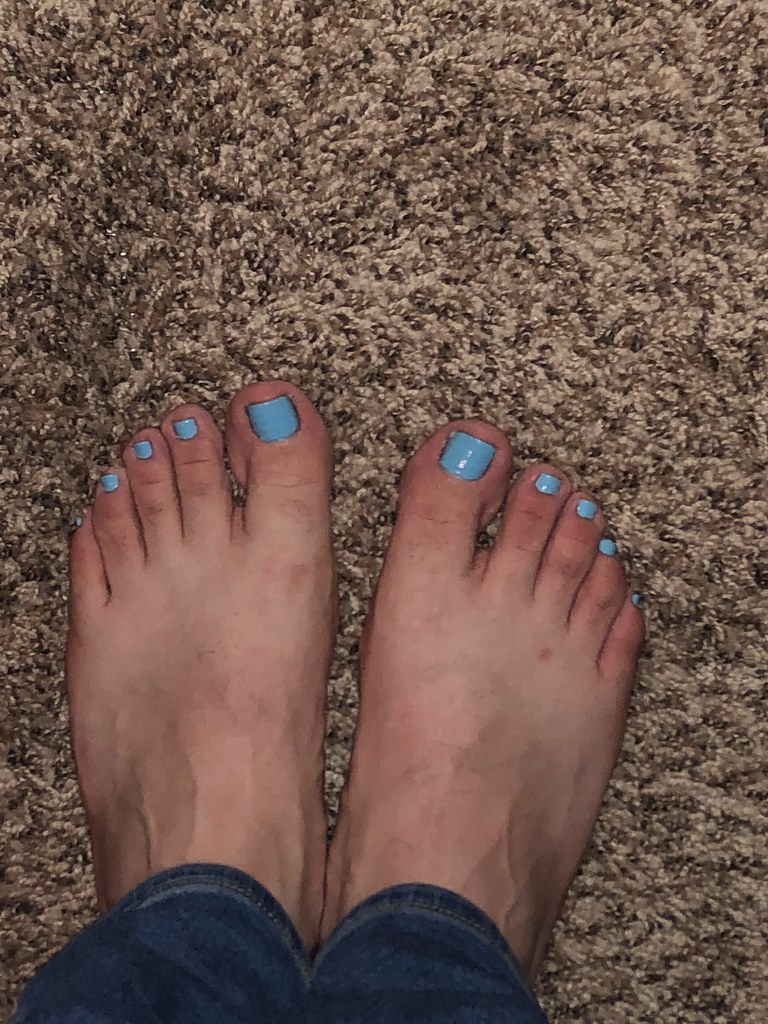 darren laidlaw share pictures of painted toe nails photos