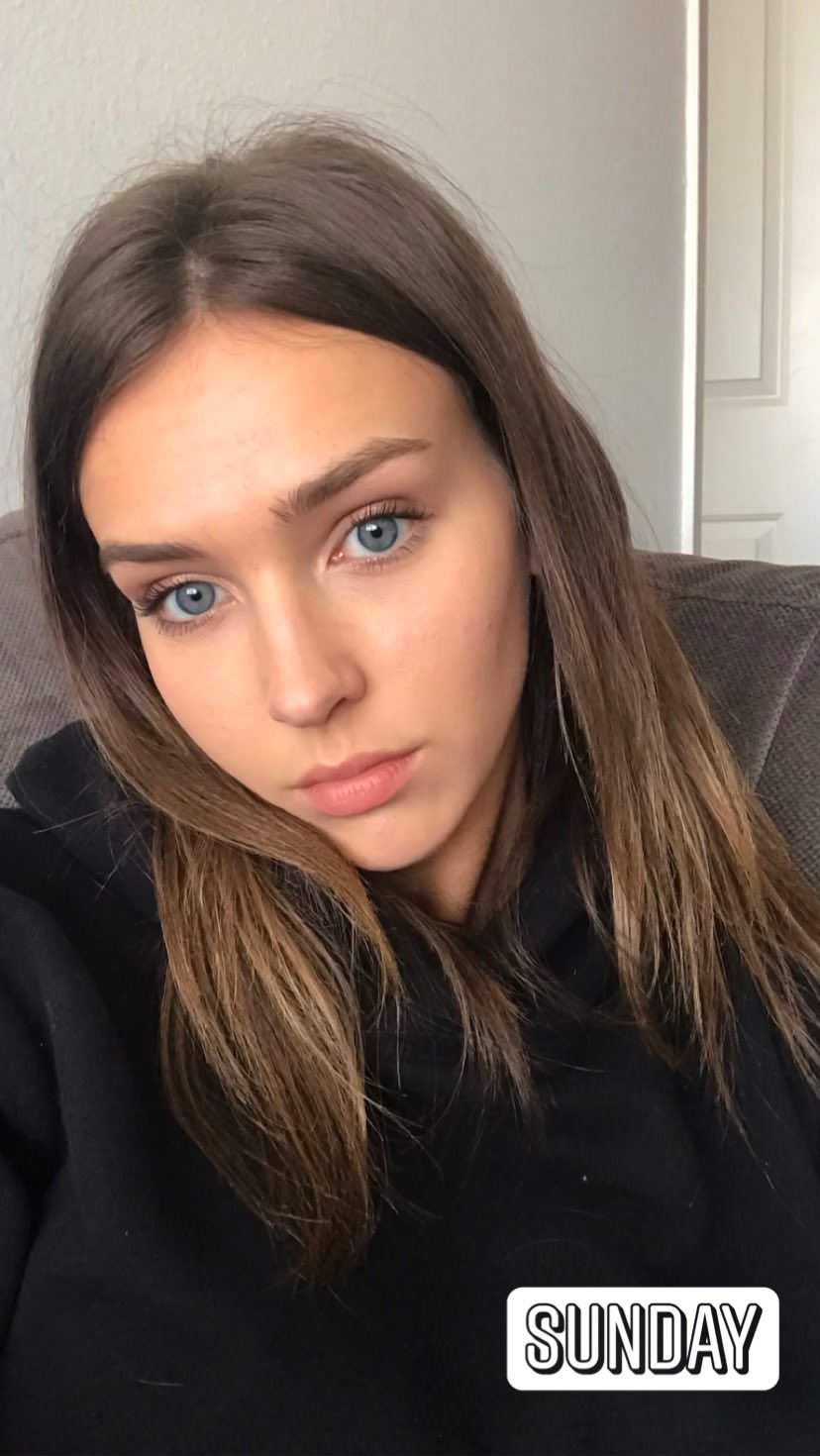 rachel cook selfie