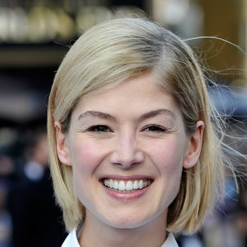 Rosamund Pike Boob Size telugu photos