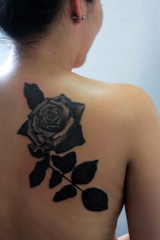 angela oleary recommends Rosas Negras Tattoo