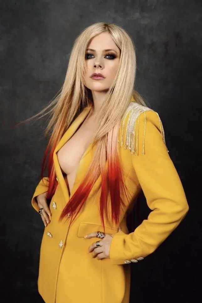 christina oquendo recommends Sexy Pictures Of Avril Lavigne