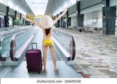 abi burnett share sexy women at the airport photos