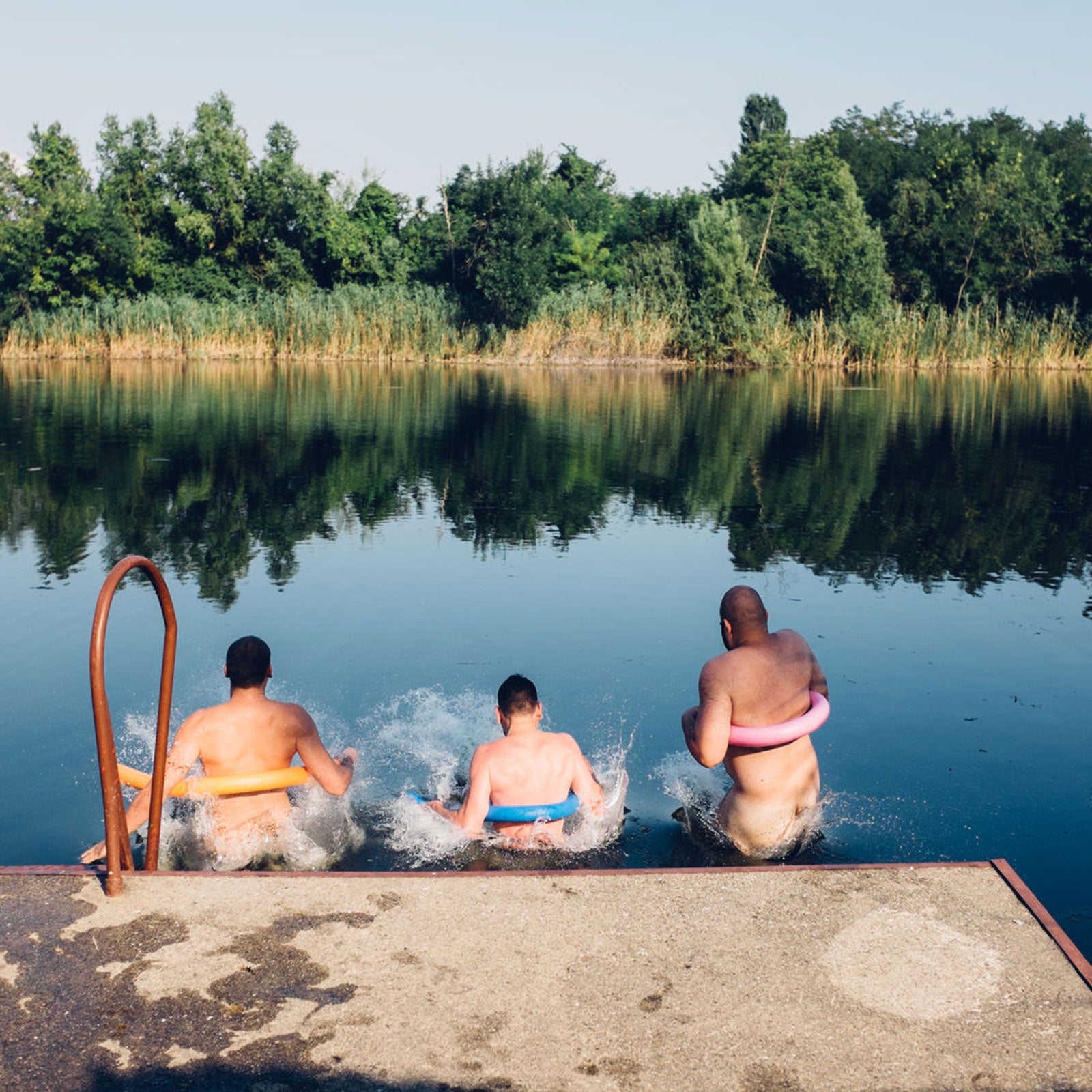 Skinny Dipping With Boys femmes nues