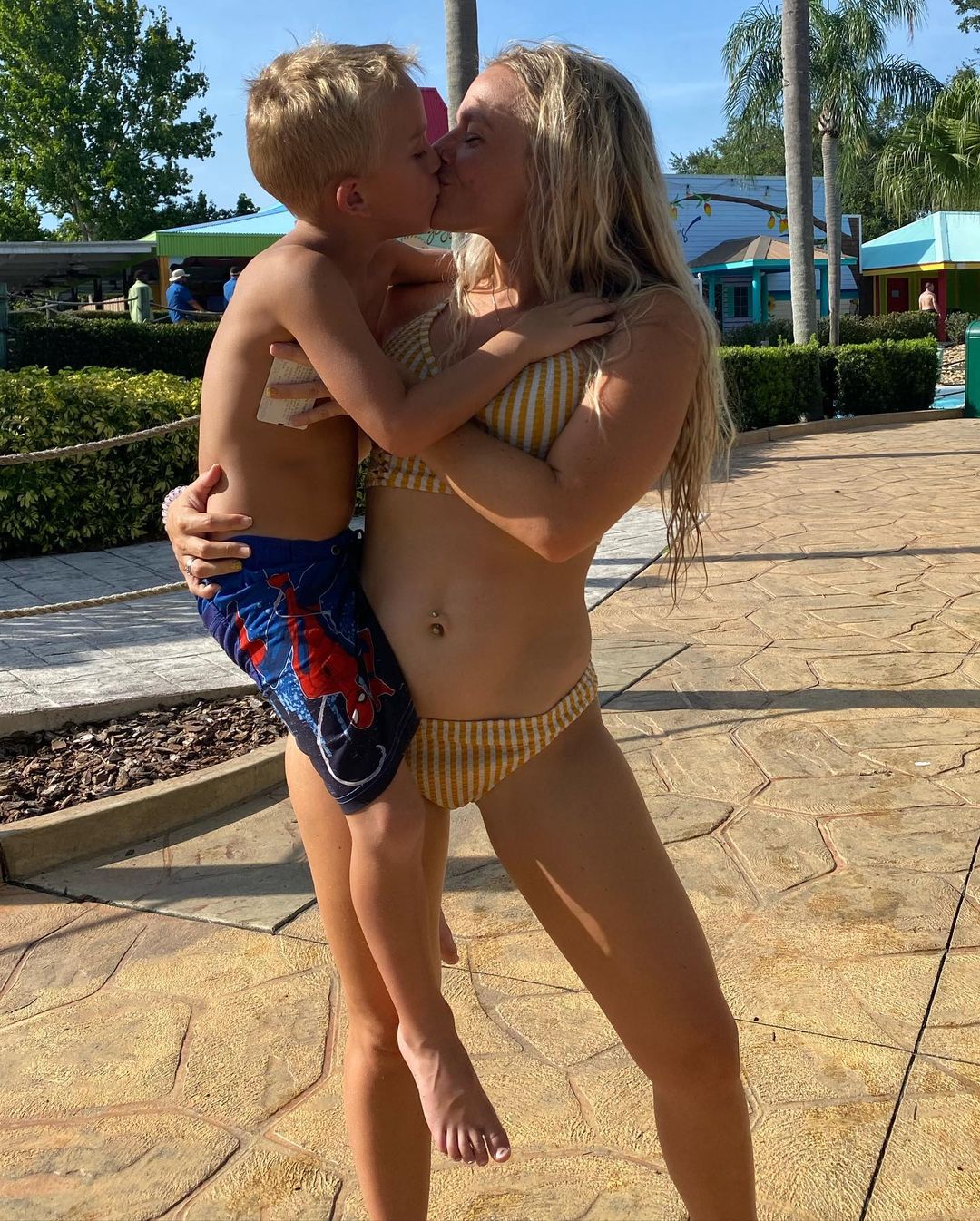 cody jeter add photo son buys mom bikini