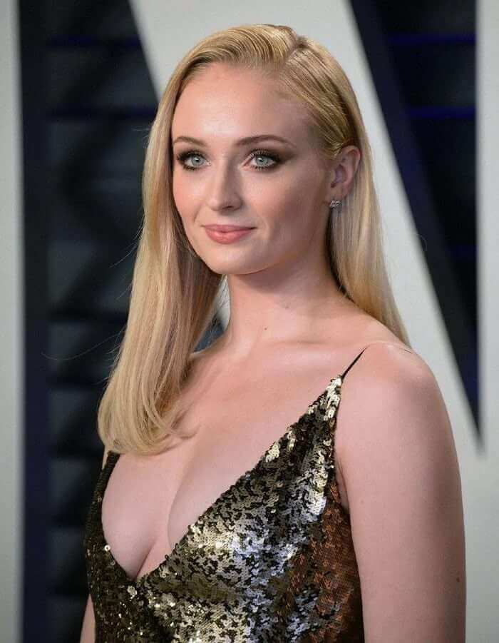 angela dyer recommends Sophie Turner Boobs
