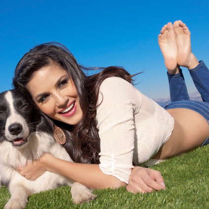 sunny leone feet