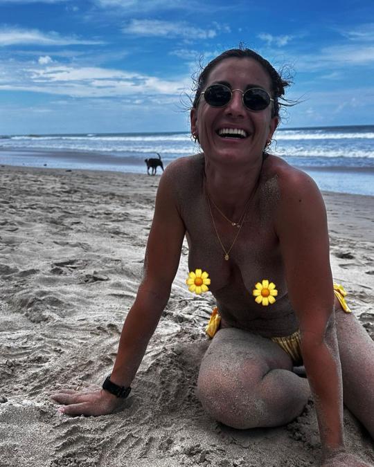 akram guirguis share tetas en la playa photos