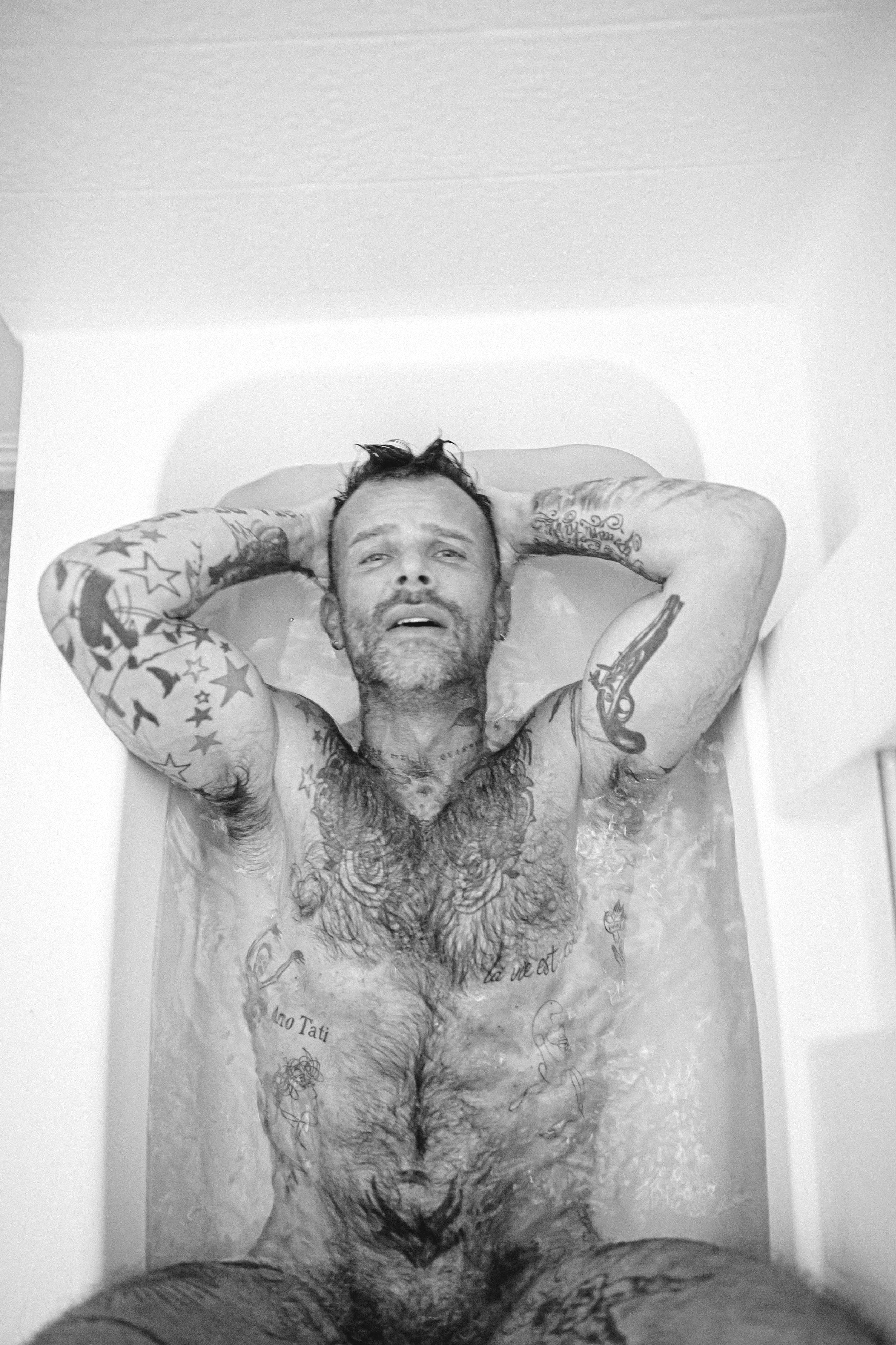 david tabaka share tub time with tate photos