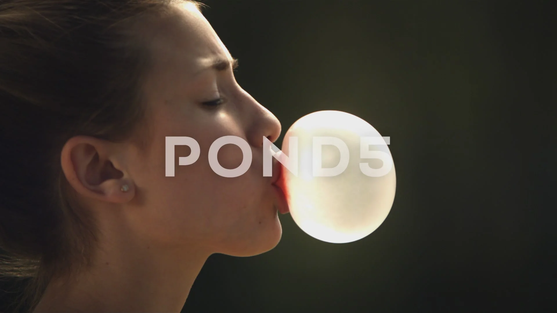 Best of Woman blowing bubble gum