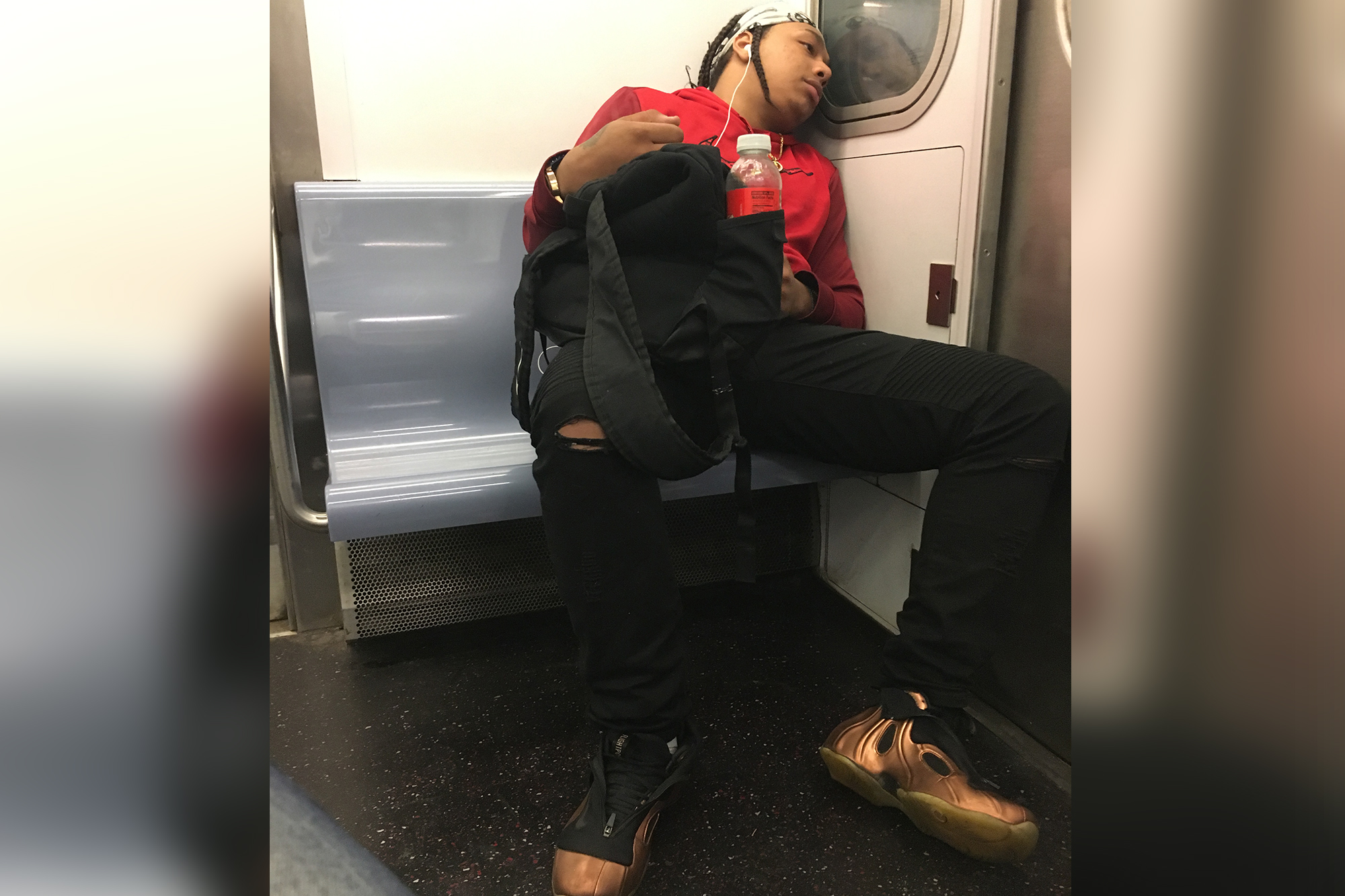 dek ari recommends Woman Masturbates On Subway