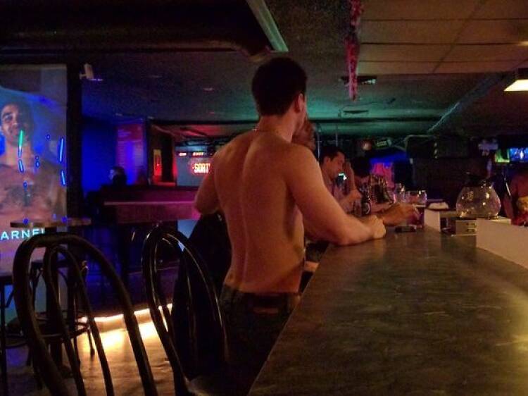 don michel add photo woman stripped in bar