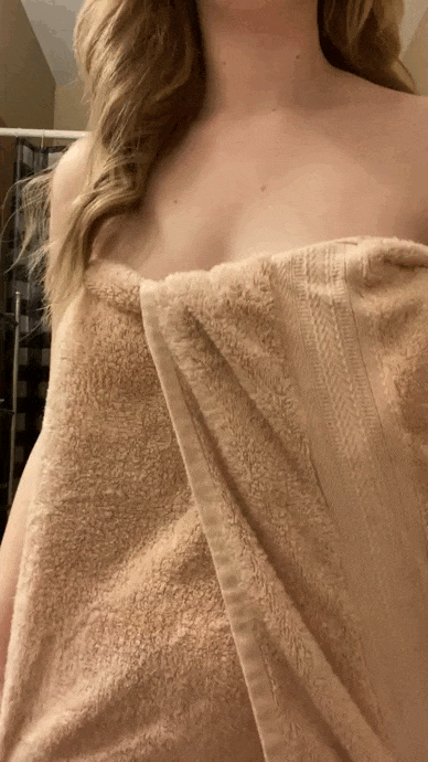 Best of Women dropping towels naked gifs