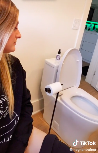 Best of Women shitting on toilet