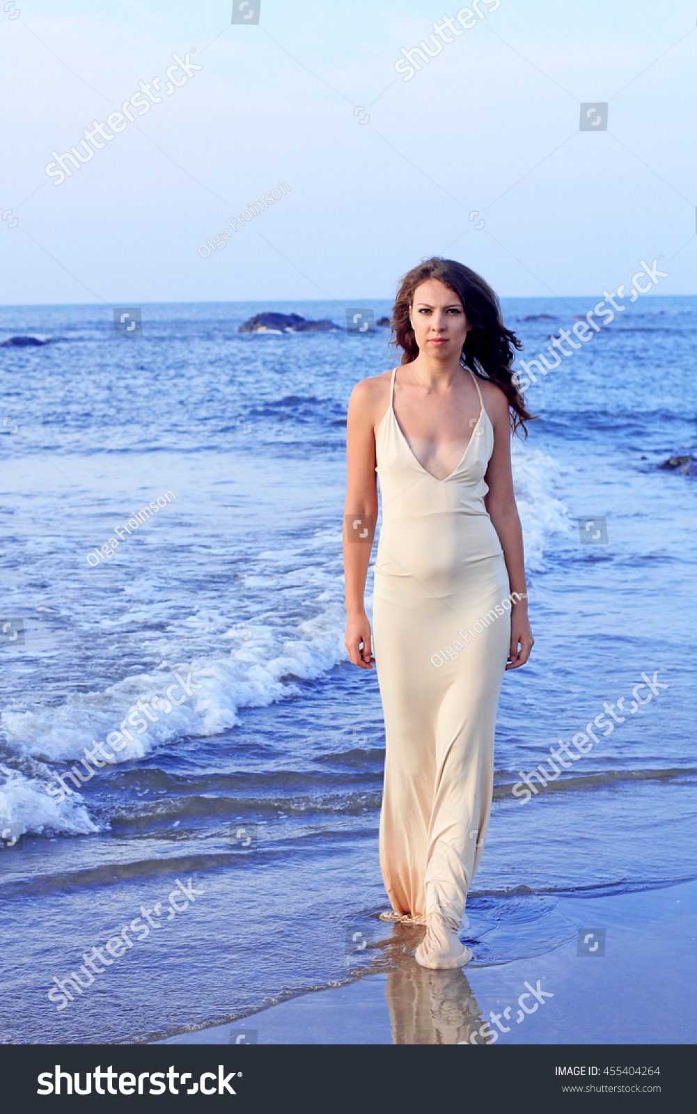 andee mckenzie add photo women walking on beach