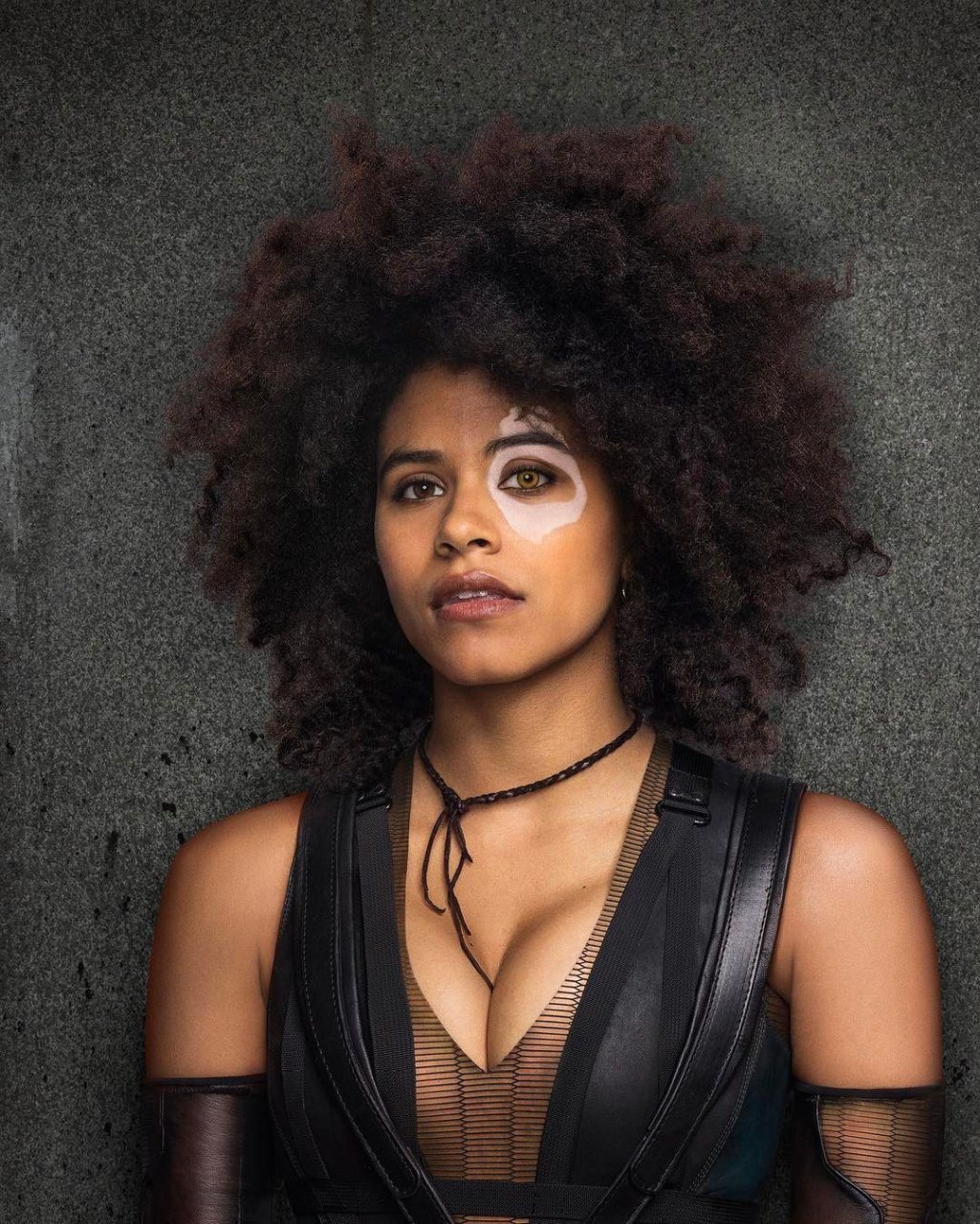 crawford stewart recommends zazie beetz boobs pic